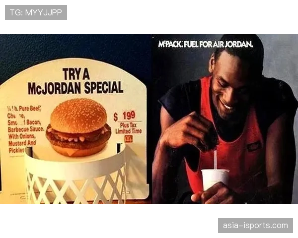 乔丹·汤普森戴着大金链去麦当劳吃夜宵，这画面把我气笑了